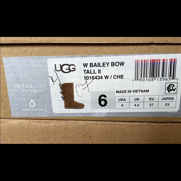 Ugg bailey bow tall II NIB size 6 - Picture 3 of 6